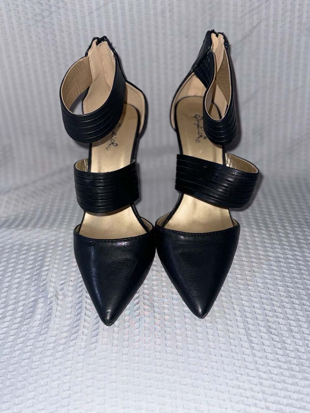 Qupid Women's Black Pointed Toe Strappy Ankle Strap Stiletto Heels Size 8.5